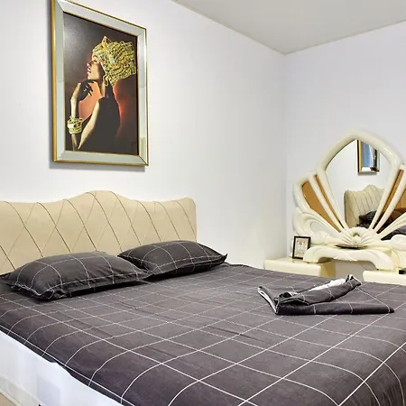 Luxor 2 *